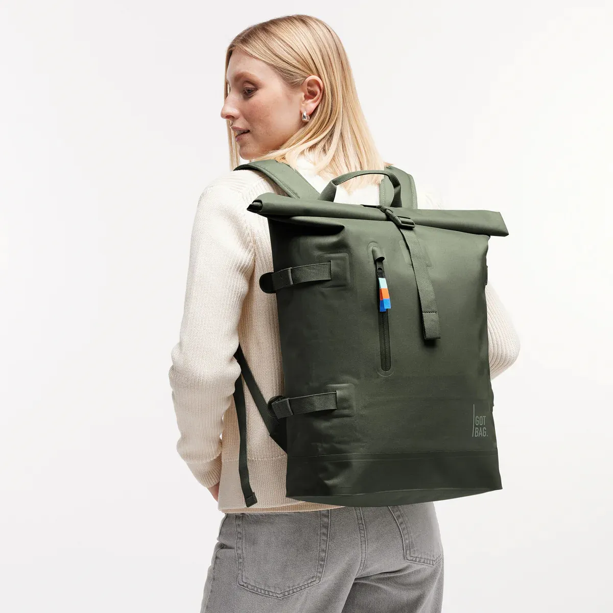 GOT BAG Rolltop 2.0 Algae – foto lifestyle 1 | sostenibile | Bag-Age