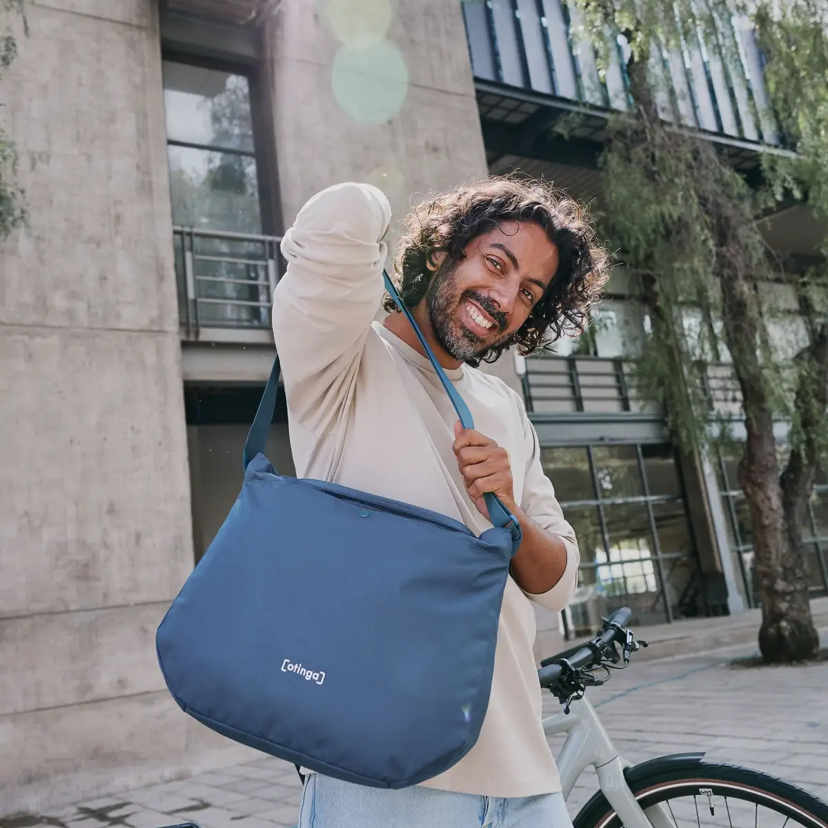 otinga Shopper V3 arctic-blau, recyceltes PES-Gewebe, PU-beschichtet, 100% wasserdicht, Rucksack bei Bag-Age Berlin.