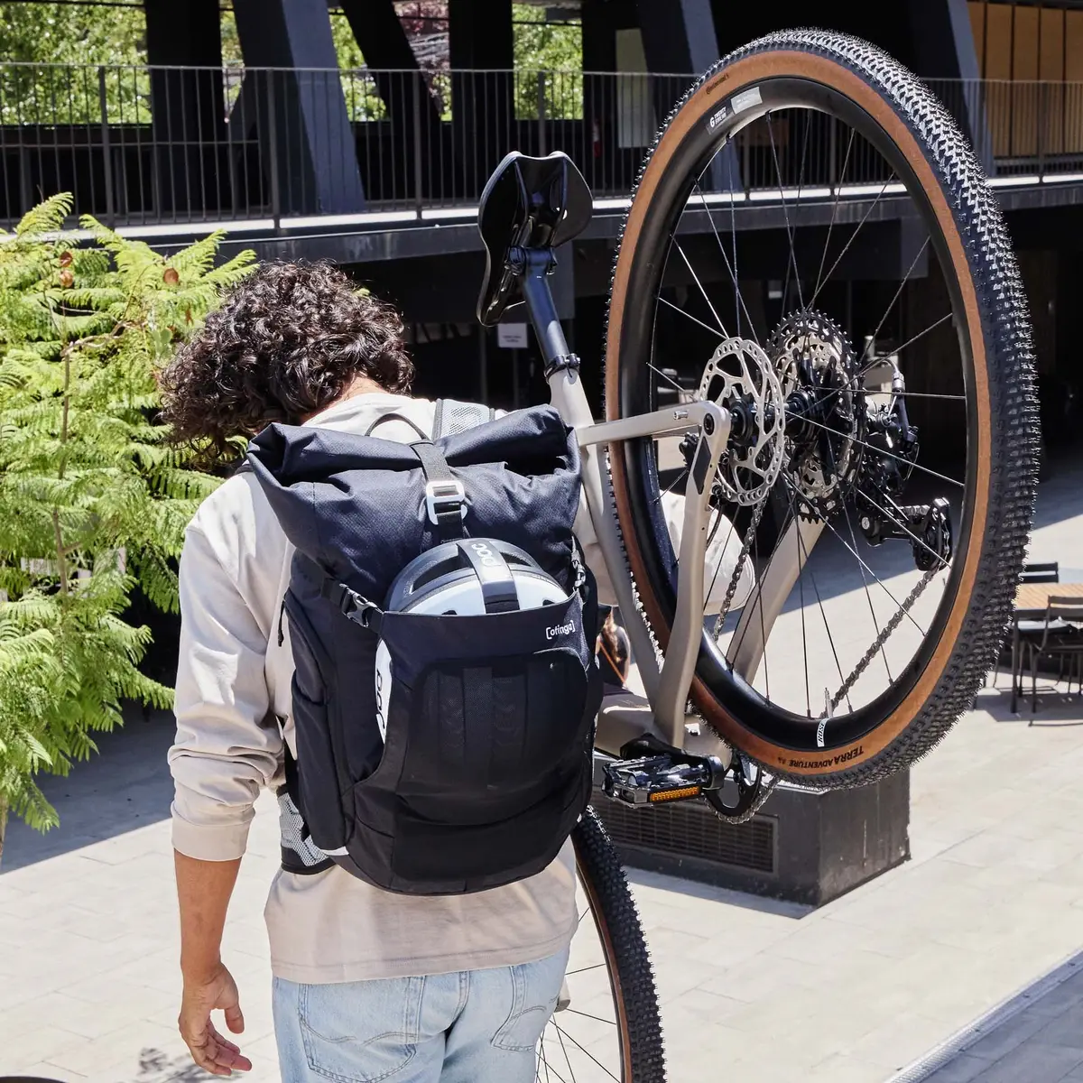 otinga Flow schwarz, recyceltes PES-Gewebe, PU-beschichtet, mit Laptopfach, Rucksack bei Bag-Age Berlin.