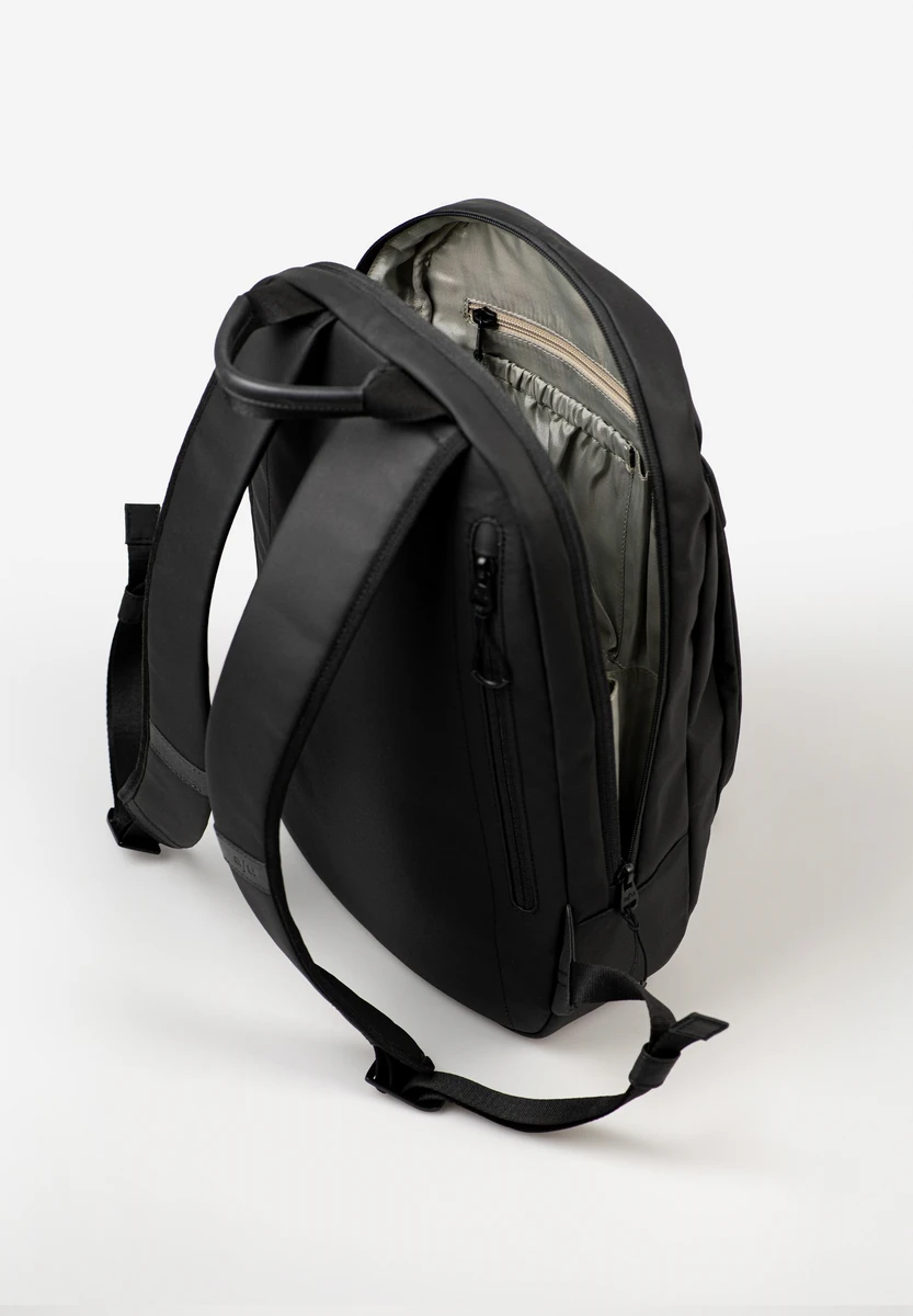 aunts & uncles Toshimoi RE Black bag, back view, at Bag-Age Berlin