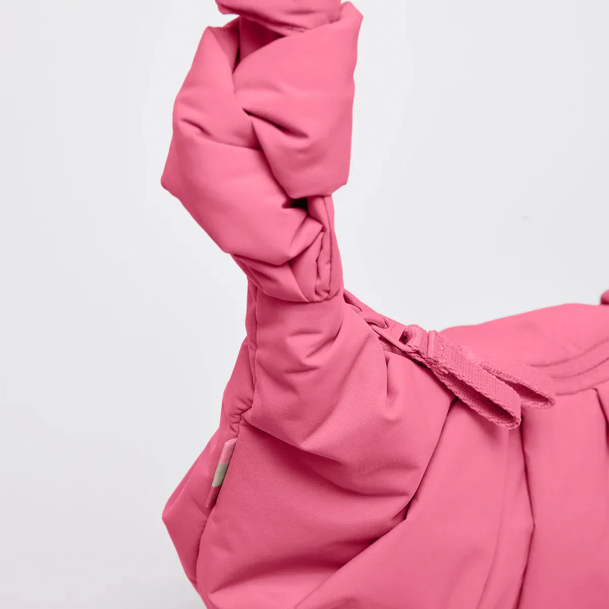 GOT BAG Pleat Moon Bag Small Salina Pink Monochrome – vista dettaglio | sostenibile | Bag-Age