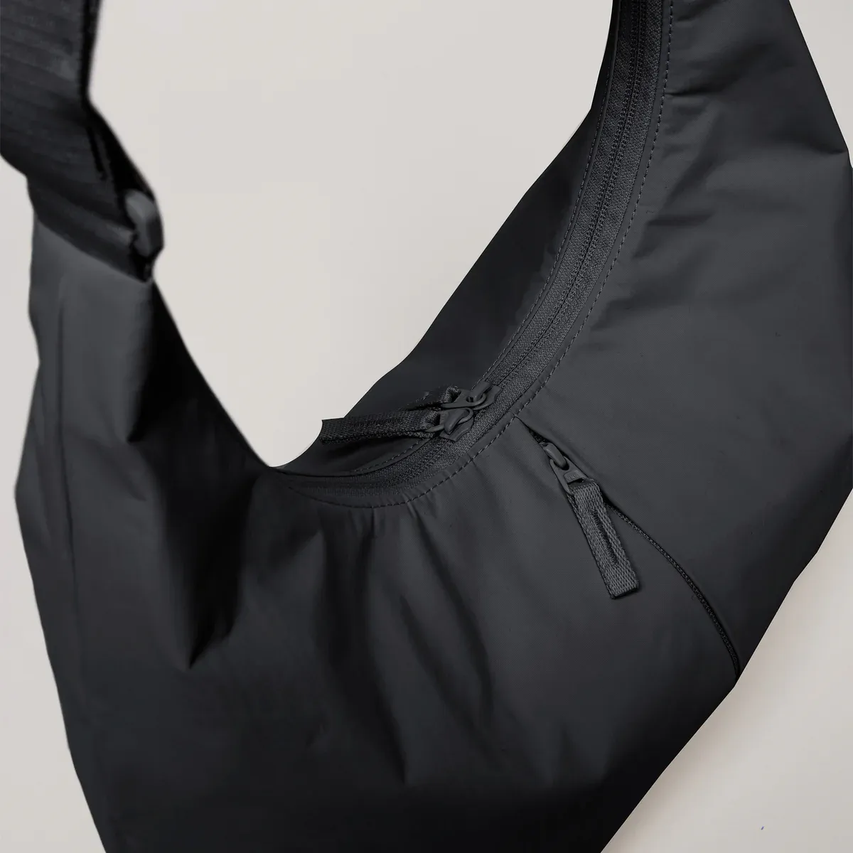 GOT BAG T-Shape Bag Mini Black Monochrome – vista dettaglio 2 | sostenibile | Bag-Age