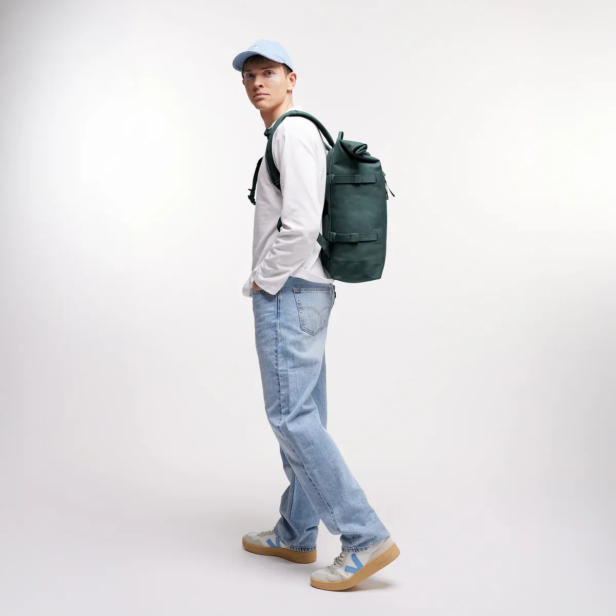 GOT BAG Rolltop 2.0 Sea Teal Monochrome – foto lifestyle 2 | sustentável | Bag-Age