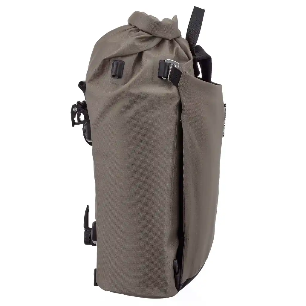 ORTLIEB Vario Lite Dark Sand convertible backpack pannier, zijaanzicht, bij Bag-Age