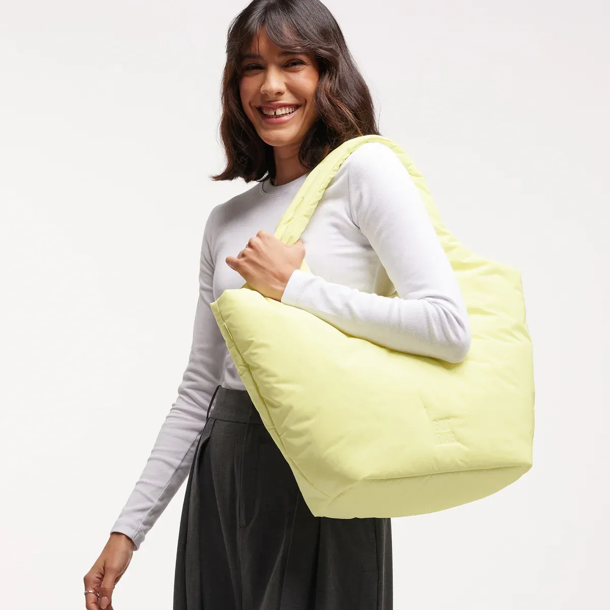 GOT BAG Cloud Tote Bag Sea Lemon Monochrome – photo lifestyle 1 | durable | Bag-Age