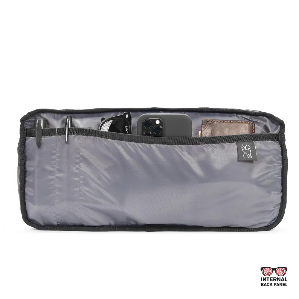 Chrome Industries Kadet 9L Sling – geöffnetes Hauptfach