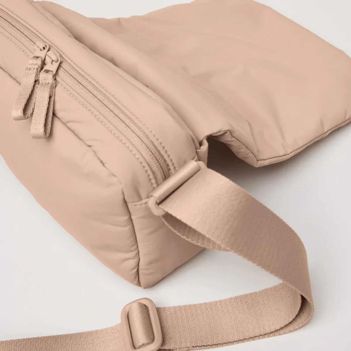 GOT BAG Cloud Crossbody Bag Sandbar Monochrome – vista dettaglio 1 | sostenibile | Bag-Age