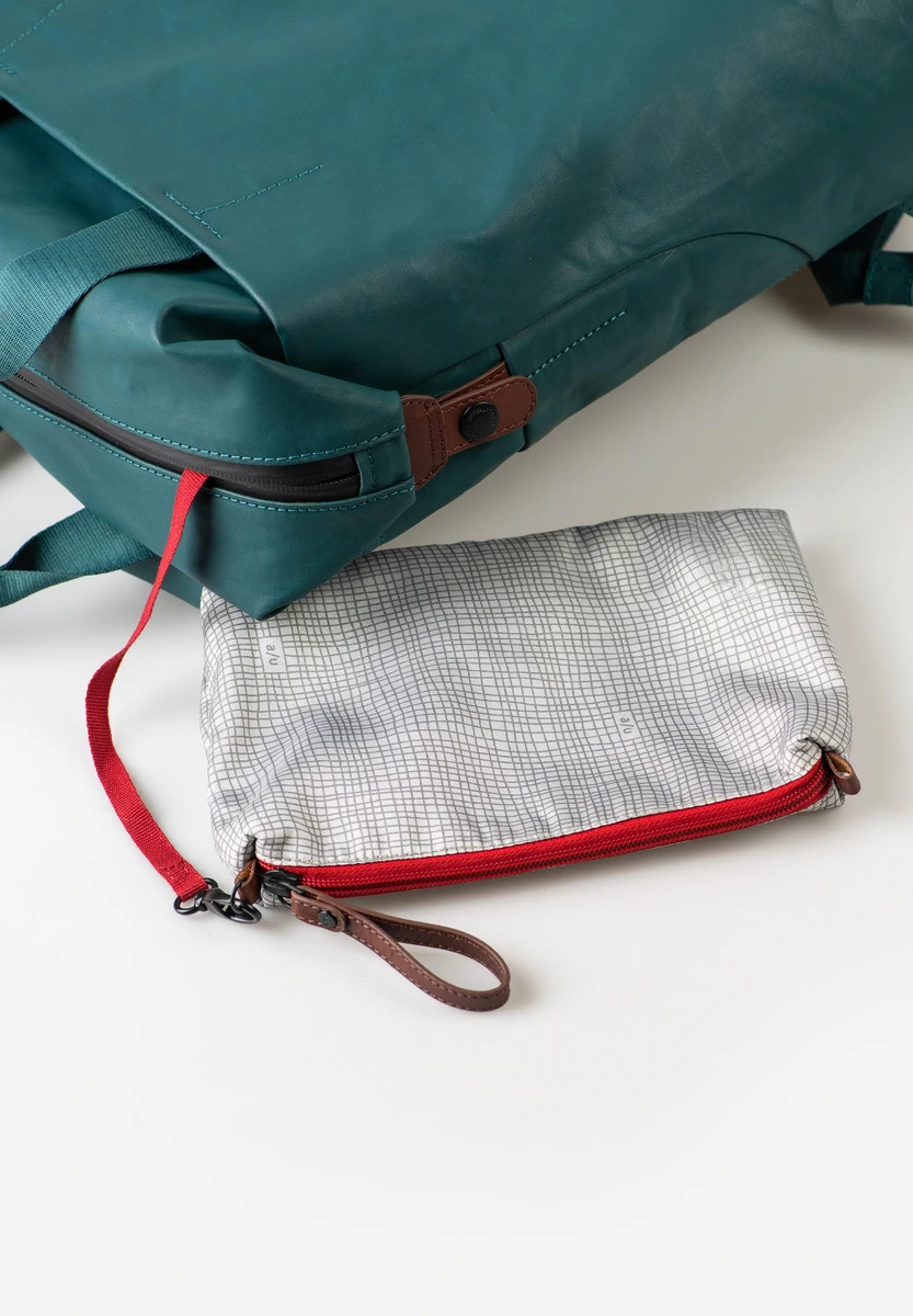 aunts & uncles Morioka Transformative Teal tas, achteraanzicht, bij Bag-Age Berlin